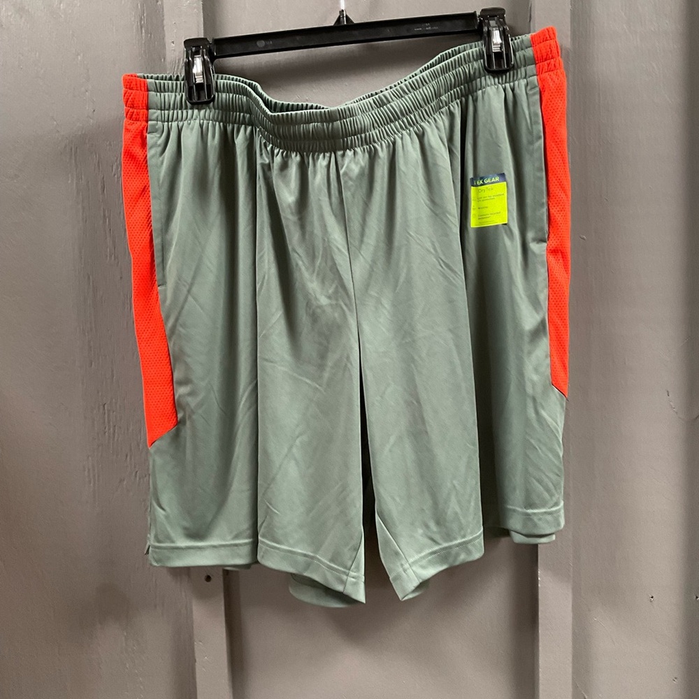 Tek gear dry Tek men’s green athletic shorts